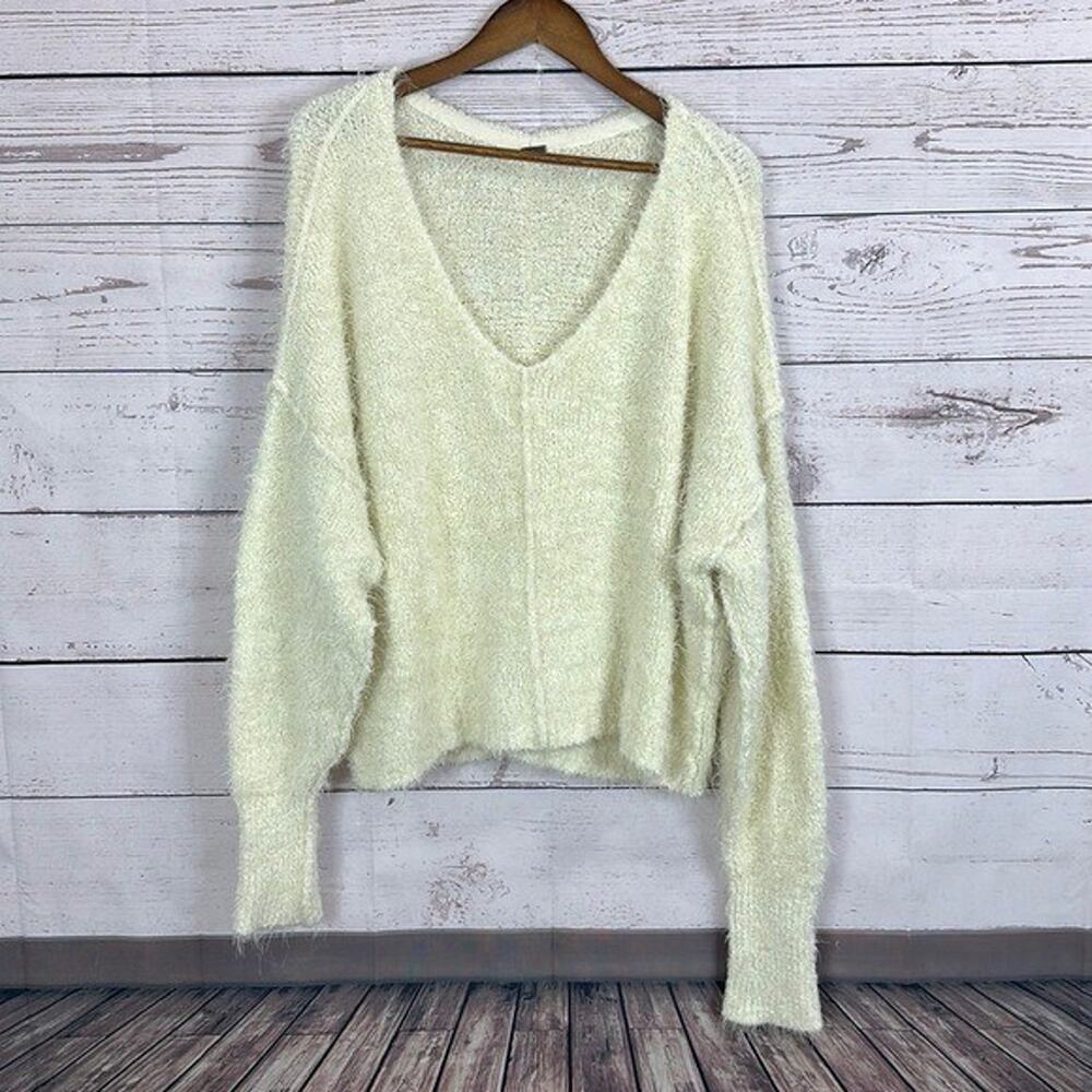 Free People Sweater Womens Medium Cream Icing Vneck Boxy Cream Fuzzy Soft costal